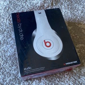 Beats by Dr. Dre (wired)